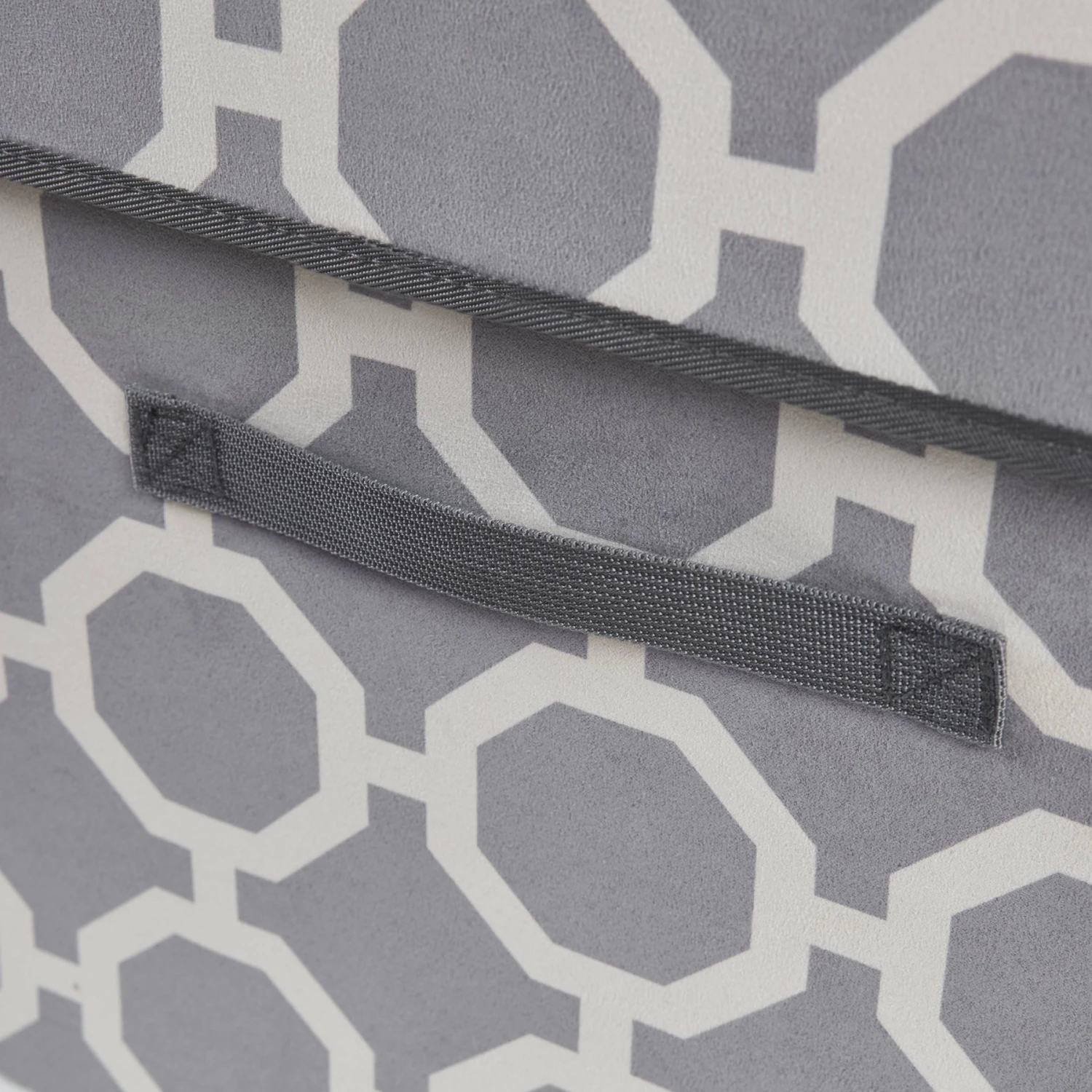 Friends Forever Taylor Collapsible Cube Cat House & Ottoman, Grey 5 Friends Forever Taylor Collapsible Cube Cat House & Ottoman, Grey - Image 3